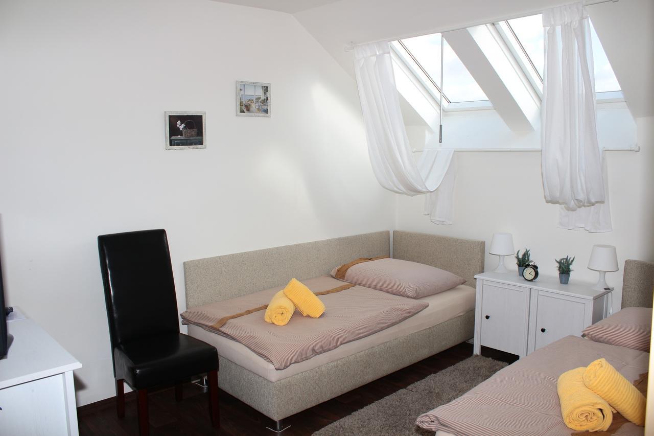 Penzion Lamberk Novy Jicin Exterior foto